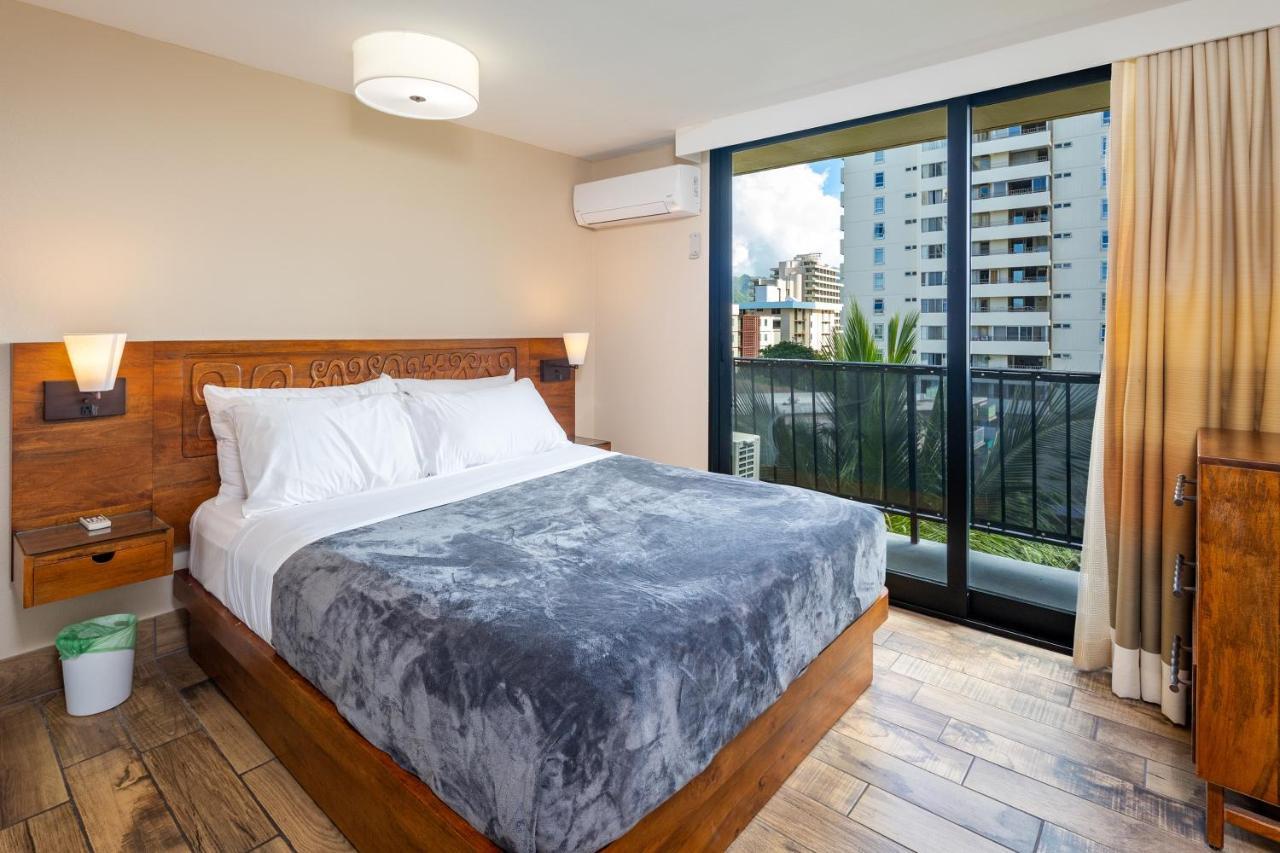 Gorgeous One Bedroom Bamboo Blocks From The Beach Хонолулу Екстериор снимка