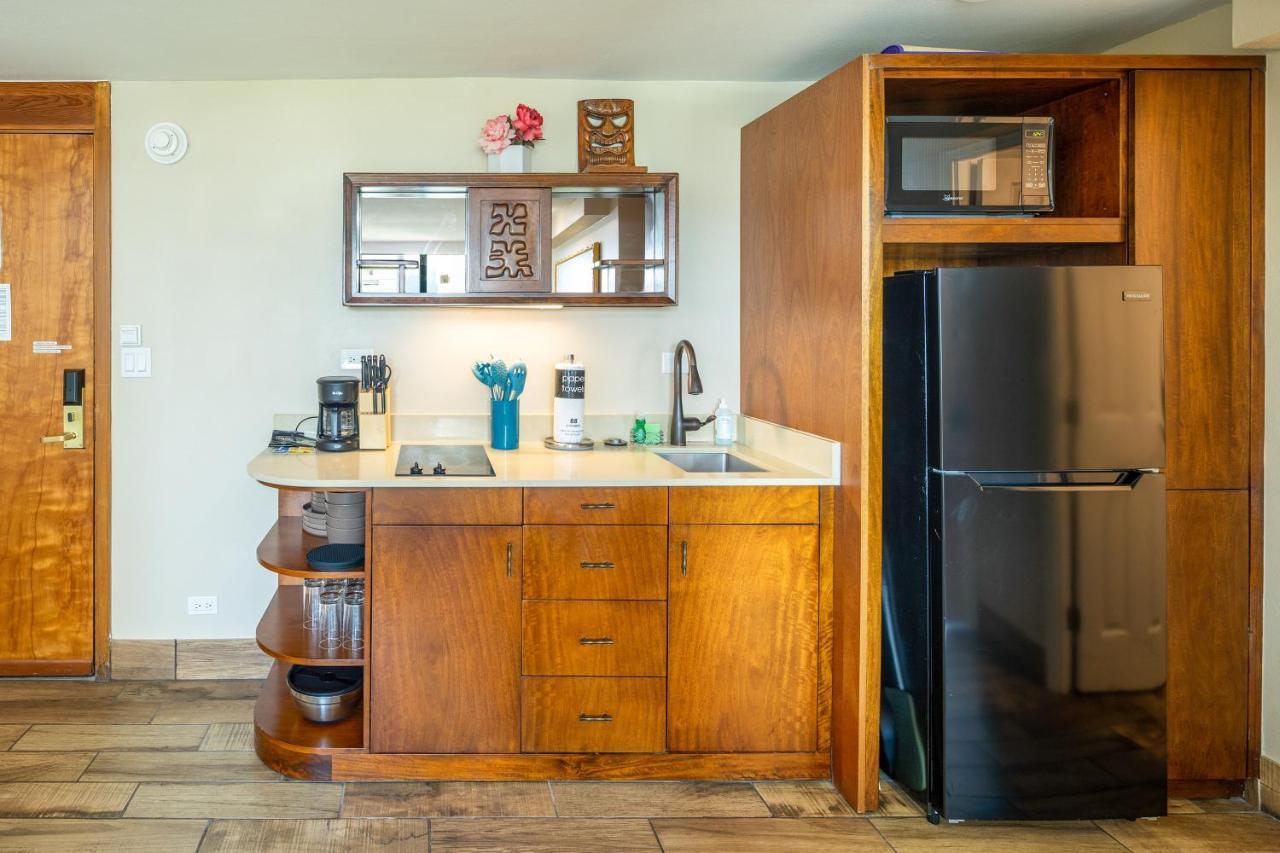 Gorgeous One Bedroom Bamboo Blocks From The Beach Хонолулу Екстериор снимка