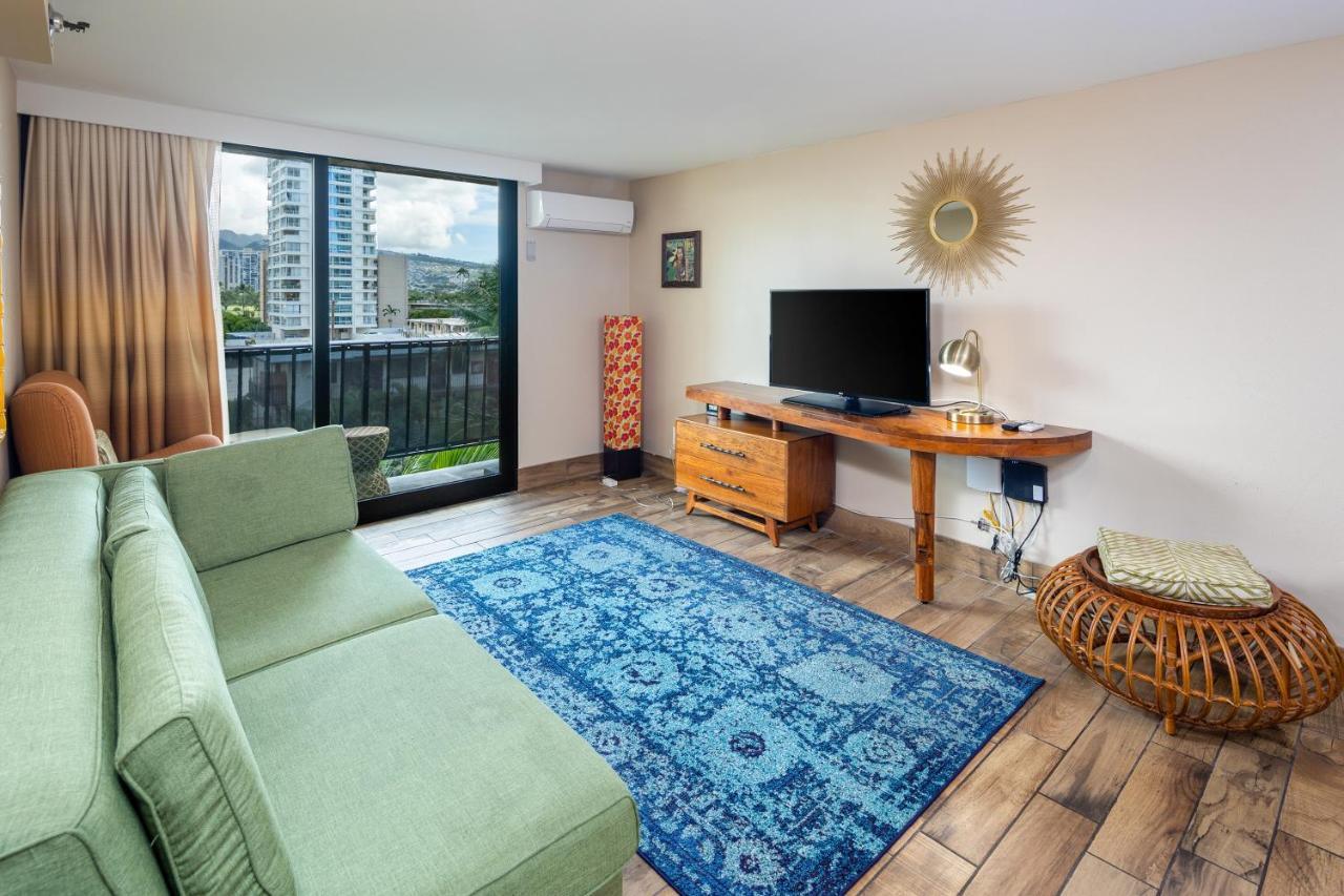 Gorgeous One Bedroom Bamboo Blocks From The Beach Хонолулу Екстериор снимка