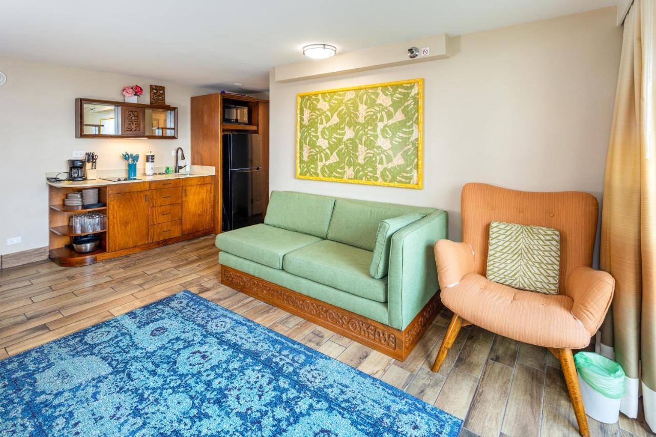 Gorgeous One Bedroom Bamboo Blocks From The Beach Хонолулу Екстериор снимка