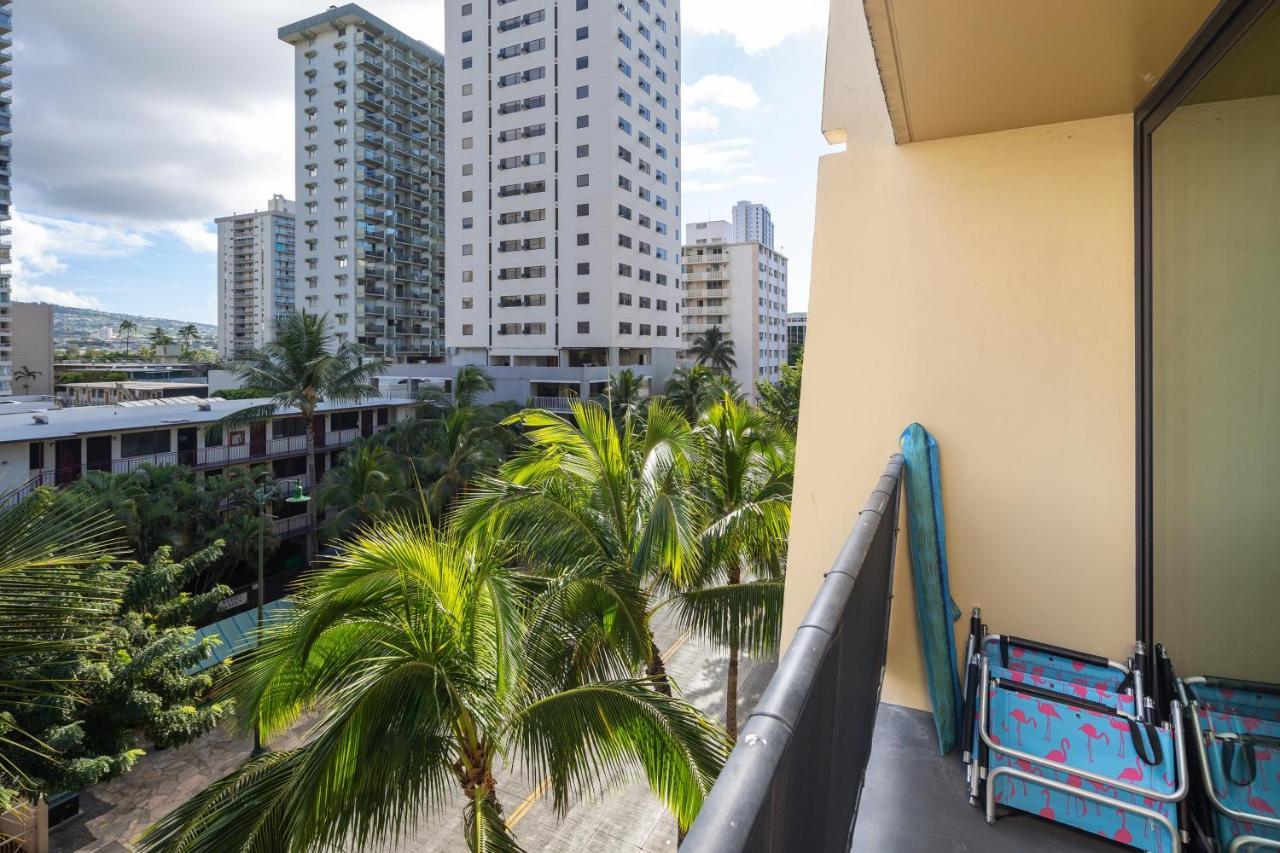Gorgeous One Bedroom Bamboo Blocks From The Beach Хонолулу Екстериор снимка