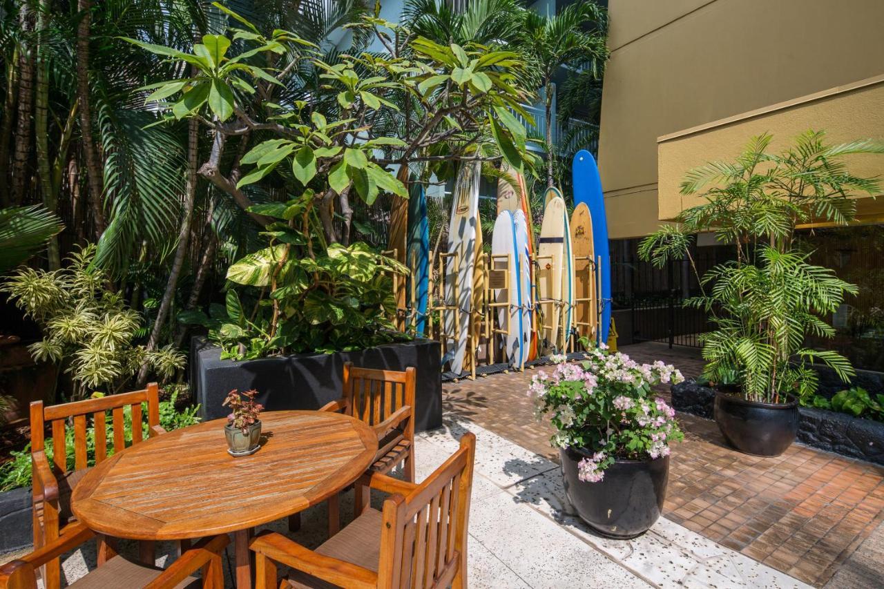 Gorgeous One Bedroom Bamboo Blocks From The Beach Хонолулу Екстериор снимка