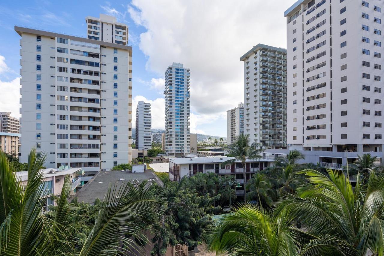 Gorgeous One Bedroom Bamboo Blocks From The Beach Хонолулу Екстериор снимка